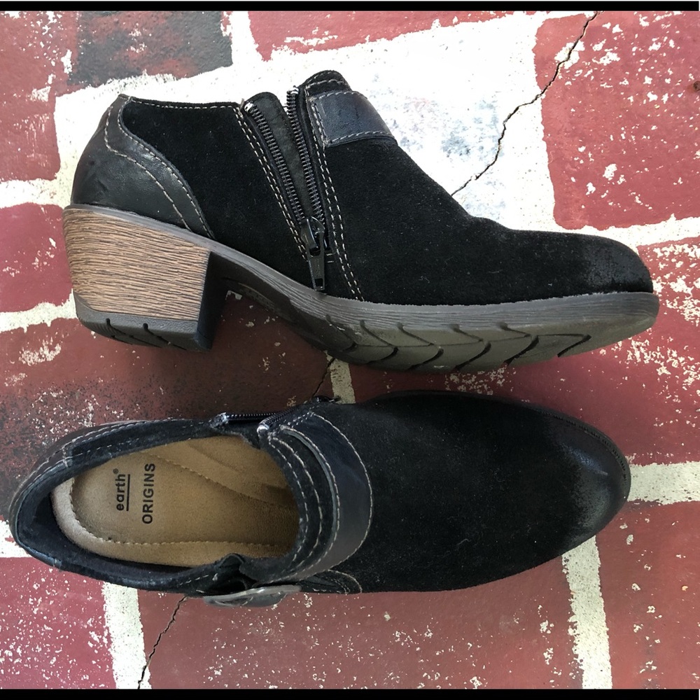 Earth Origins heeled bootie size 6.5